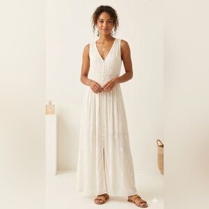 Elegant White Sleeveless Maxi Dress